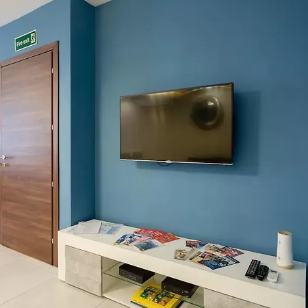Flat 1, Elizabeth Court *